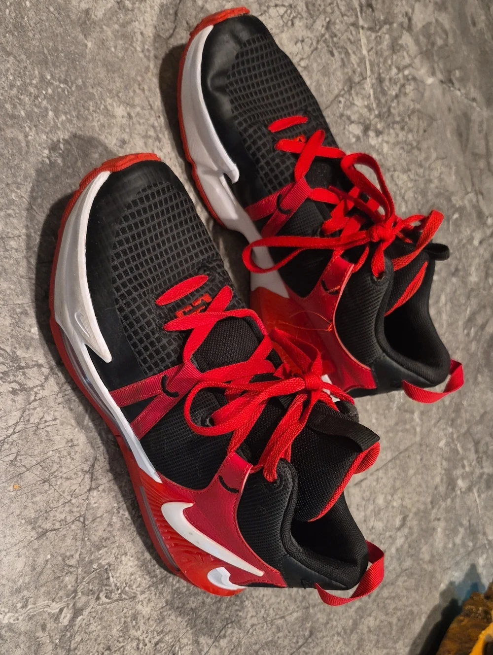 Size 7Y - Nike LeBron Witness 7 Bred